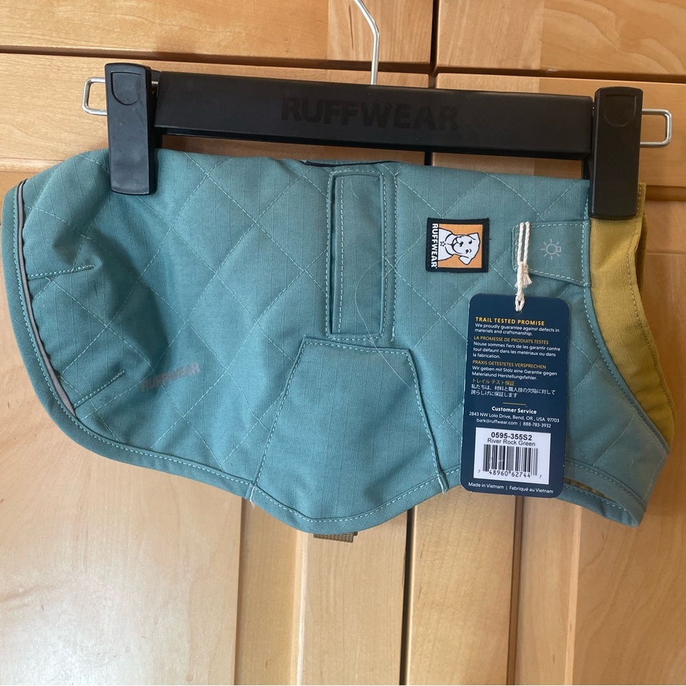The Stumptown quilted dog jacket by Ruffwear NWT